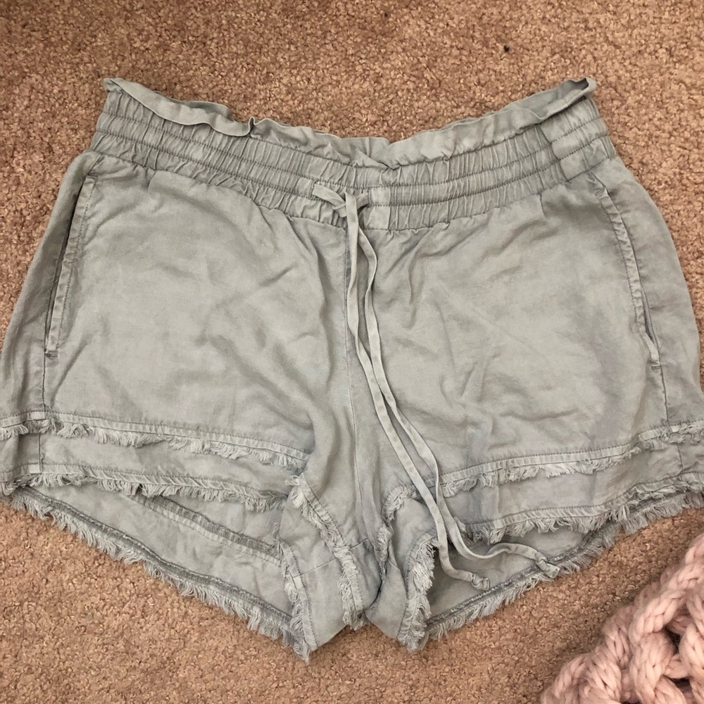 CLOTH & STONE grey fringe chambray shorts